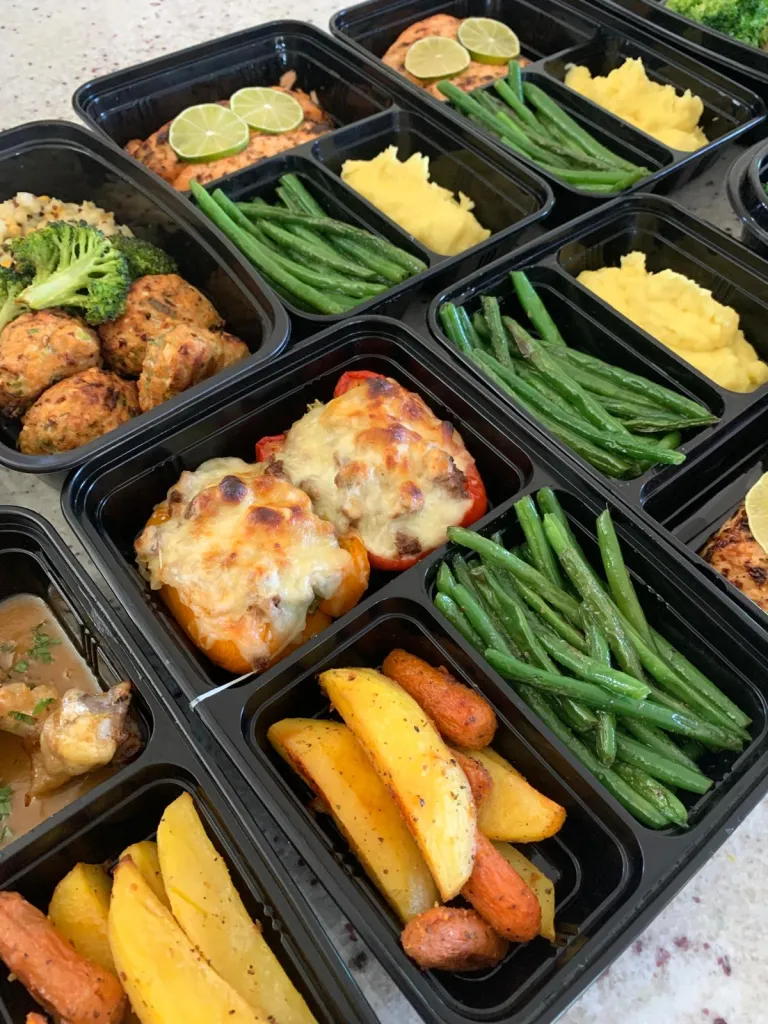 Pimientos rellenos gratinados con judías verdes y papas asadas
